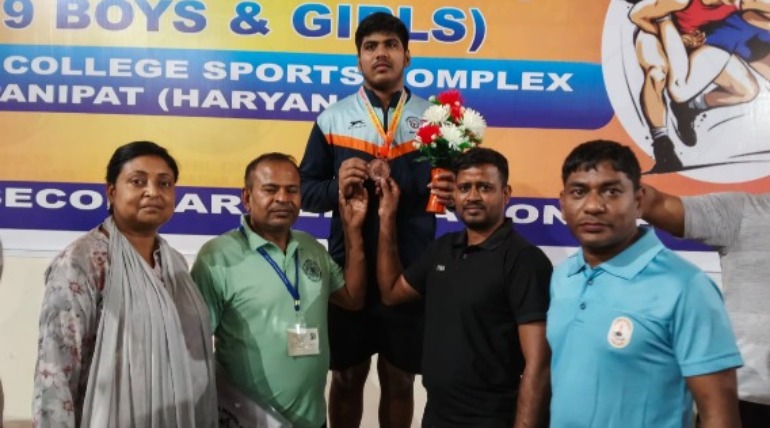 राजकीय जुबिली इण्टर कॉलेज के जाबांज की ज़िद और जीत का जश्न