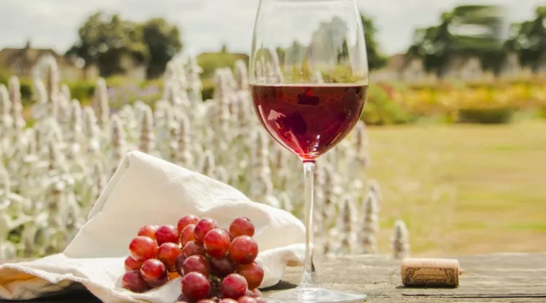 नए साल के जश्न में गोरखपुर में शराब की रिकॉर्ड तोड़ बिक्री, दो दिन में 11 करोड़ का कारोबार