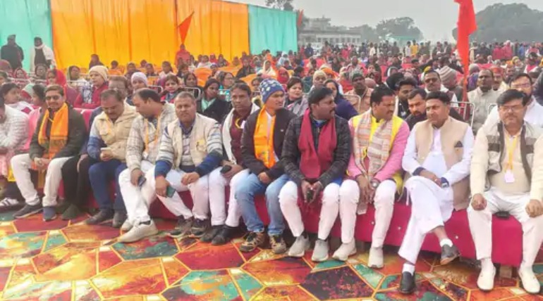 पीपीगंज में हुआ हिंदू सम्मेलन:वैदिक मंत्रोच्चार से हुआ शुभारंभ, गीतों की प्रस्तुति हुई