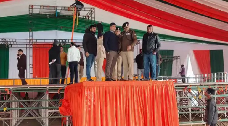 गोरखपुर महोत्सव में पवन सिंह का क्रेज अधिक:चंपा देवी पार्क में तैयारियां पूरी