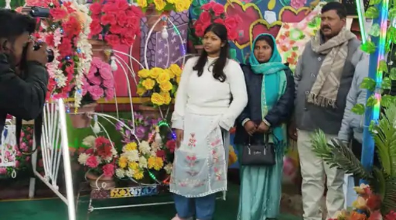 गोरखपुर के खिचड़ी मेले में 'फुल एंटरटेनमेंट':360 डिग्री, टॉवर झूलों पर निकल रही चीखें, इटावा के 'वूडन आइटम' की डिमांड