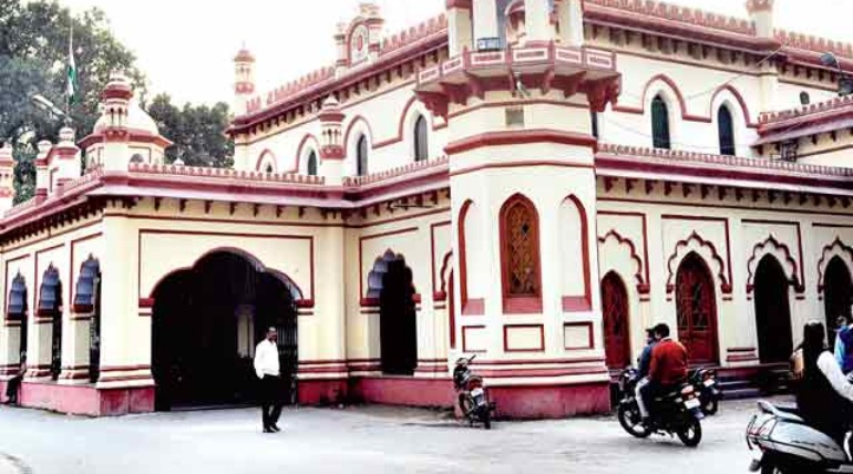 गोरखपुर नगर निगम सदन में पार्षदों का हंगामा:महोत्सव और खिचड़ी मेले का पास न मिलने से नाराज, घर-घर कूड़ा न उठने का मुद्दा गूंजा