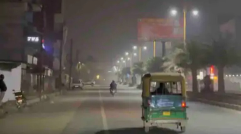 गोरखपुर में कोहरे से राहत, लेकिन गलन बरकरार:पारा 6.4 डिग्री पहुंचा, 3 दिन मौसम ऐसा ही रहेगा; 6 फ्लाइट लेट