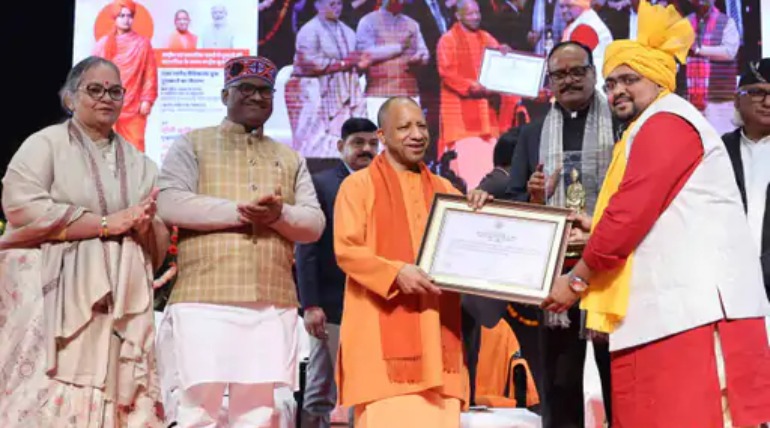 गोरखपुर के युवा अधिवक्ता को राज्य युवा पुरस्कार से सम्मान:समाज सेवा और विकास के लिए सम्मानित