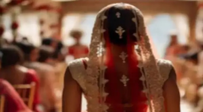 जेंडर चेंज कराकर लड़की बना 2 बच्चों का बाप:गोरखपुर में नशीली दवा देकर पत्नी का गैर मर्दों से बनवाता था संबंध