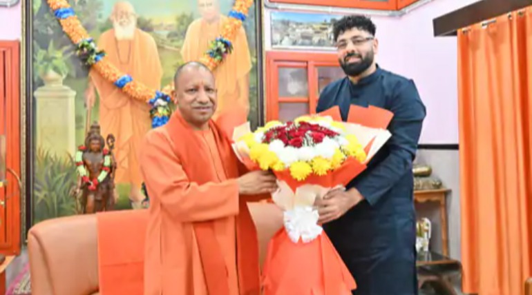 गोरखपुर में बादशाह ने डेढ़ घंटे में 25 गाने गाए:बोले- मेरा नाम आदित्य, मैं सुपरस्टार नहीं; हाय गर्मी पर फैंस ने लहराया गमछा