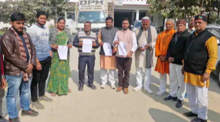 गोरखपुर में UGC के नए नियमों पर प्रदर्शन: DM कार्यालय में सौंपा ज्ञापन