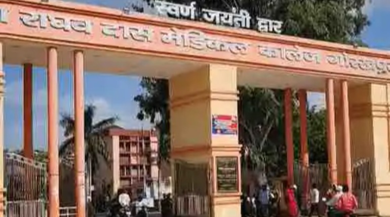 BRD में पकड़ी गई संदिग्ध बोलेरो, मरीजों को बहलाकर ले जा रहे थे प्राइवेट अस्पताल, किया चालान