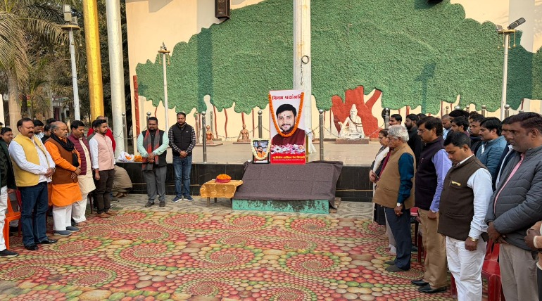 याद किये गए अखिलदेव