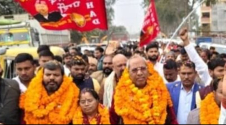 कुसम्ही बाजार के पास कैबिनेट मंत्री डॉ. संजय निषाद का भव्य स्वागत