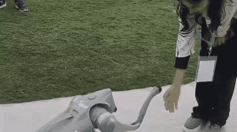 साइबर सुरक्षा और तकनीकी पर सम्मेलन, ड्रोन से राहत पैकेट, रोबोट डॉग रहा आकर्षक