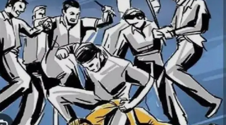 युवक पर लोहे के पंच से हमला, राहगीरों ने बचाया, तीन आरोपियों पर केस दर्ज