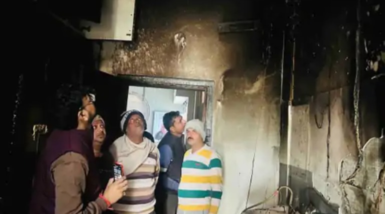 सराफा दुकान में लगी आग, दुकान का काफी सामान जलकर खाक