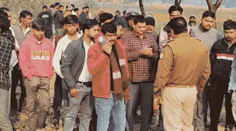 मुर्गा काटने वाले चाकू से युवक की हत्या, हाइवे पर लाश रखकर किया प्रदर्शन