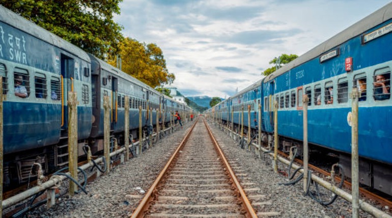 ब्लॉक के चलते बाघ एक्सप्रेस पहुंची प्लेटफॉर्म 9 पर, मौके पर गोरखपुर RPF रही तैनात, यात्रियों को नहीं हुई परेशानी, 16 को भी हो सकता ब्लॉक