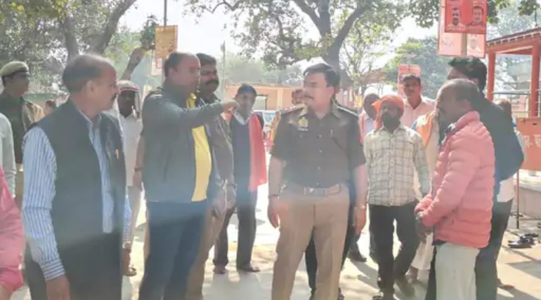 मुंजेश्ववरनाथ शिव मंदिर पहुंचे एसपी साउथ, महाशिवरात्रि मेले की सुरक्षा पर दिए निर्देश