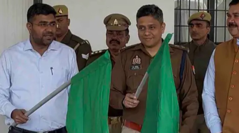 डीएम ने बाल विवाह मुक्तिरथ को दिखाई हरी झंडी, 100 दिनों तक चलेगा जागरूकता अभियान