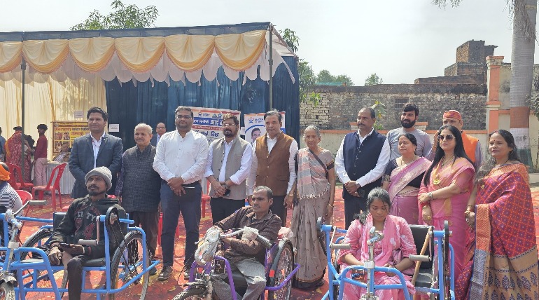 वरिष्ठ समाजसेवी स्व. संगम सिंह की पुण्यतिथि पर दिव्यांगों को उपकरणों का वितरण, ट्राई साइकिल पाकर खिले चेहरे
