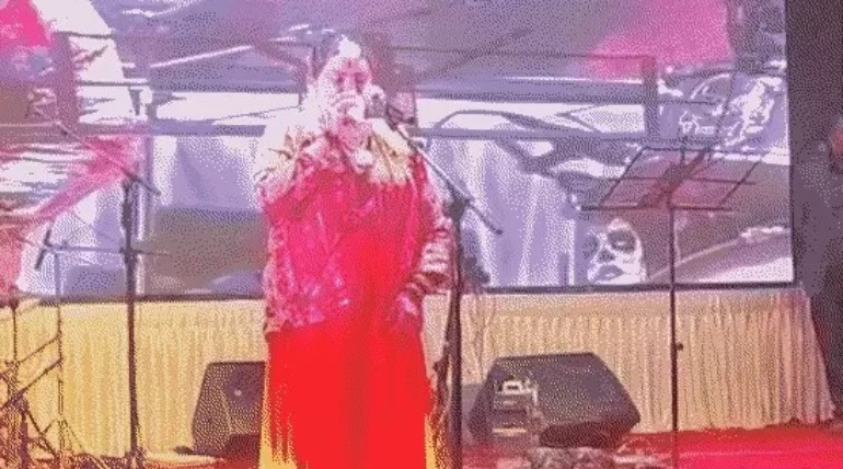 अभिलिप्सा ने दो घंटे में 30 गाने गाए, शंख बजाकर शुरू किया गाना, फैंस में जबरदस्त उत्साह