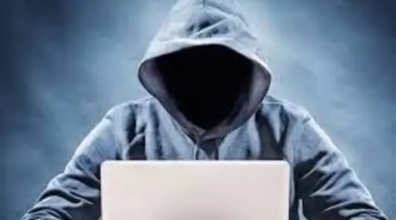 ट्यूशन टीचर ने छात्र का फर्जी खाता खुलवाकर मंगाई रकम, शिकायत पर हुई FIR