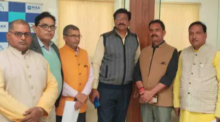 बुजुर्गों के लिए विशेष स्वास्थ्य जांच शिविर आयोजित, 52 बुजुर्गों की जांच