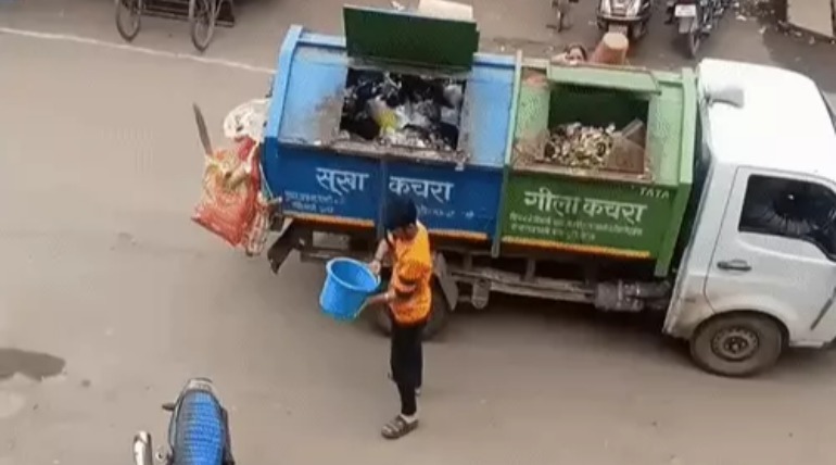 डोर टू डोर कूड़ा कलेक्शन में लापरवाही, नगर निगम के 3 सुपरवाइजर सस्पेंड, 7 कर्मचारी बर्खास्त