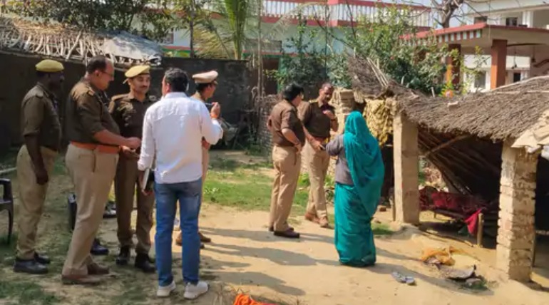 बुजुर्ग महिला की संदिग्ध मौत, शरीर पर चोट के निशान, चारपाई के नीचे मिला शव