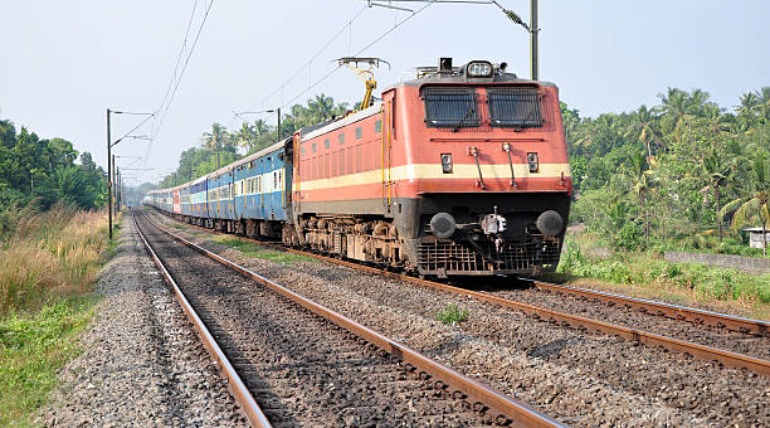 गोरखपुर-धनबाद और रक्सौल-उधना के बीच चलेगी होली स्पेशल ट्रेन, यात्रियों को घर आने-जाने में मिलेगी राहत