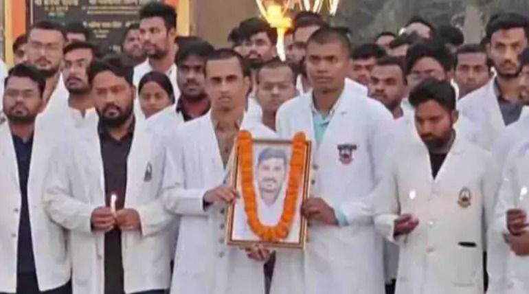 फॉर्च्यूनर से 2 लोगों की रौंदने वाले की रंगबाजी, छात्र आकाश के बाद उमेश ने एम्स में इलाज के दौरान दम तोड़ा