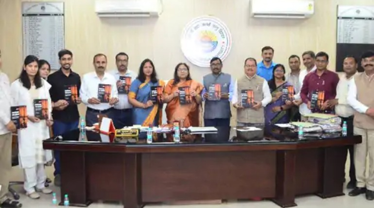 युवा लेखक की किताब का विमोचन, 'हैंडबुक ऑन लेबर, इमर्जिंग चैलेंजेज, रियलिटीज एंड फ्यूचर' को पढ़कर लेबर लॉ से वाकिफ होंगे लोग