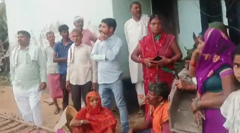 करंट लगने से मां-बेटे की मौत, पशुओं से फसल बचाने को खेत में लगाए थे बिजली के तार