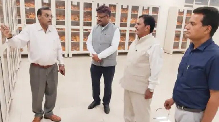 आयुष विश्वविद्यालय में शरीर रचना रीडर पद का साक्षात्कार, मुंबई समेत अन्य शहरों के आयुर्वेदाचार्य हुए शामिल