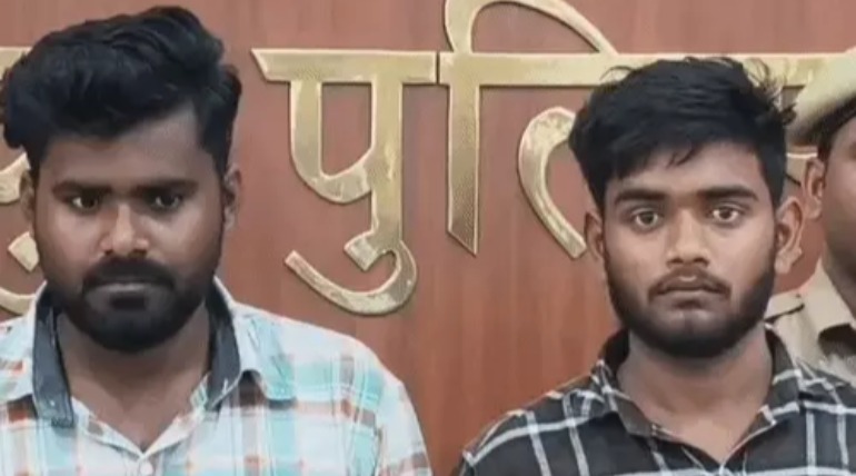 खोराबार थाना क्षेत्र में 4 साइबर जालसाजों को पुलिस ने किया गिरफ्तार, गांव की महिलाओं का खाता खोलकर मंगाते थे ठगी की रकम