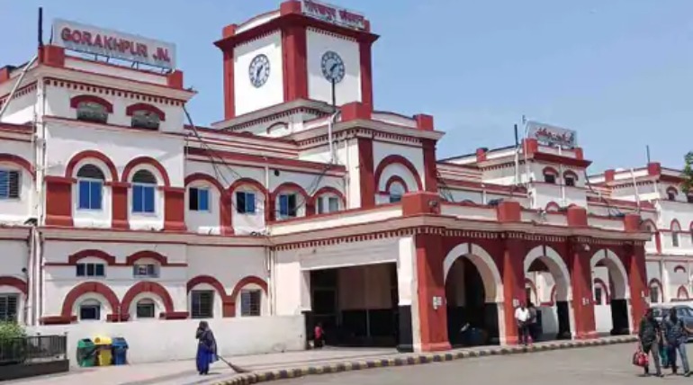 गोरखपुर जंक्शन पर QR कोड से मिलेगी लाइव ट्रेन जानकारी, चार घंटे पहले तक अपडेट, पूछताछ काउंटर की झंझट खत्म