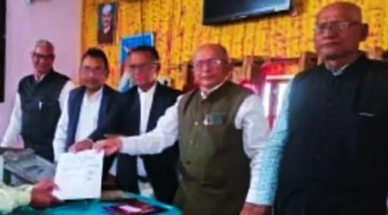 खजनी बार एसोसिएशन चुनाव में नामांकन प्रक्रिया पूरी, अध्यक्ष पद पर 3, उपाध्यक्ष पर 2 उम्मीदवारों ने किया नामांकन