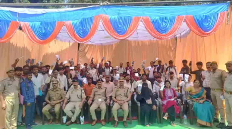 दो महीनों में 230 खोए हुए मोबाइल फोन बरामद, मोबाइल वापस मिलने पर लोग काफी खुश नजर आए