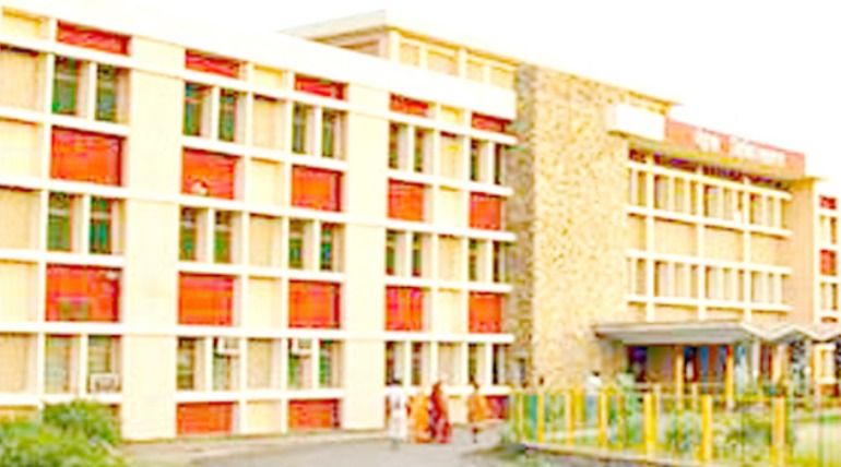 बीआरडी मेडिकल कॉलेज में एमबीबीएस छात्र 11 साल से दे रहा परीक्षा, फिर फेल