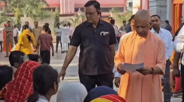 मुख्यमंत्री ने लगाया जनता दरबार, 200 से अधिक फरियादियों की सुनी समस्याएं, जल्द निस्तारण के लिए अधिकारियों को दिए निर्देश