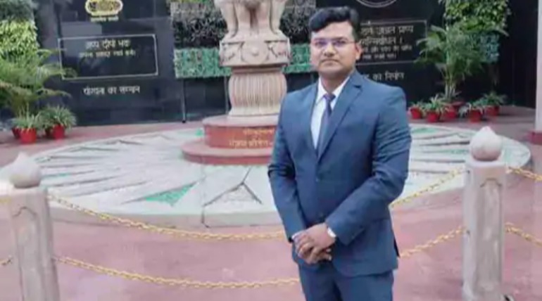मनोज गुप्ता बने कमर्शियल टैक्स ऑफिसर, UPPCS परीक्षा में मिली सफलता