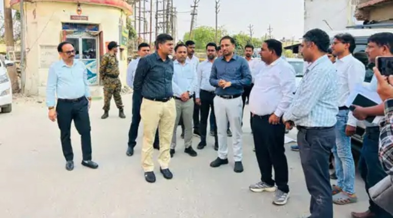कमिश्नर ने सीएम ग्रिड के कार्यों का किया निरीक्षण
