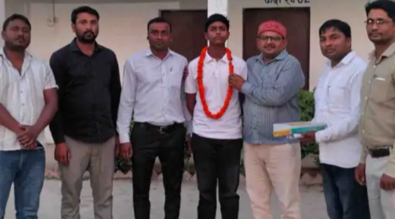 सेल्फ स्टडी कर प्रथम ने जिले में  तीसरी रैंक पाई, मेहनत से पढ़ाई की, यूट्यूब से ली मदद