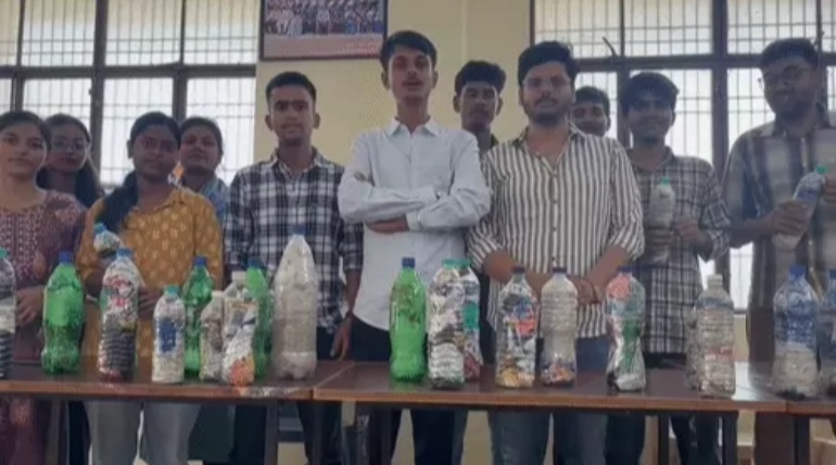 गोरखपुर युनिवर्सिटी में बनेगा इको पार्क, कुलपति ने लांच किया पोस्टर, प्लास्टिक फ्री समाज की ओर बढे कदम