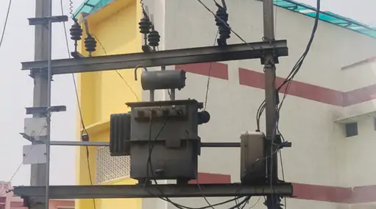 ट्रांसफार्मर जलने से भीषण गर्मी में बिजली संकट, ब्रह्मपुर में 48 घंटे से अंधेरे में लोग, नागरिकों में आक्रोश