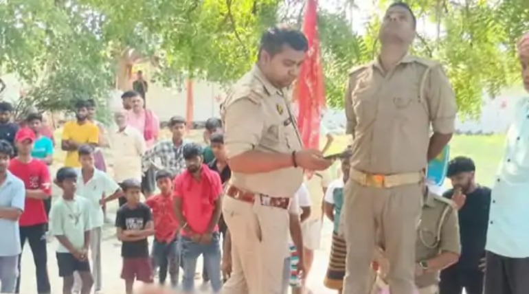 पेड़ से लटका मिला युवक का शव, मंदिर में रहकर करता था तंत्र-मंत्र, नशे का था आदी
