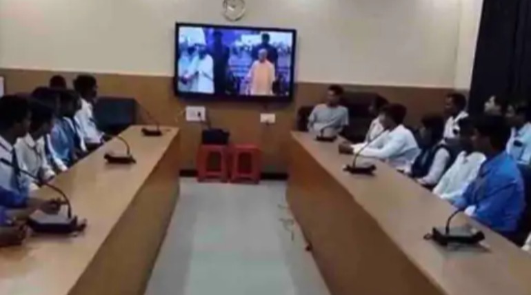 बोर्ड परीक्षा के मेधावियों का सम्मान, छात्र-छात्राओं को मिले मेडल-प्रमाण पत्र