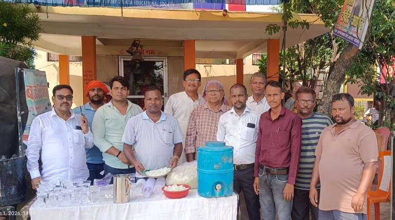 बढ़ती गर्मी में राहगीरों के लिए राहत: विद्यावती देवी शैक्षिक एवं कल्याणकारी ट्रस्ट ने लगाया निःशुल्क प्याऊ