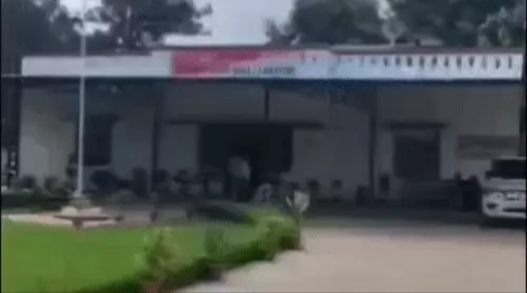 गोरखपुर में 13 अधिकारियों के ट्रांसफर, एक तहसील में 3 साल पूरा होने पर बदला गया कार्यक्षेत्र