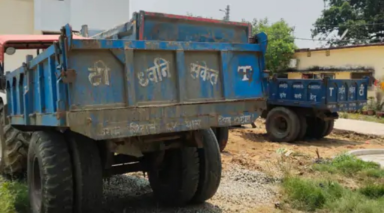 अवैध खनन पर कार्रवाई में चार वाहन जब्त, पुलिस ने दो ट्रैक्टर-ट्रॉली, लोडर और डंपर पकड़ा