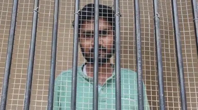 डिवाइडर पर कार चढ़ाने वाला गिरफ्तार, शराब के नशे में कर रहा था ड्राइविंग, गाड़ी सीज