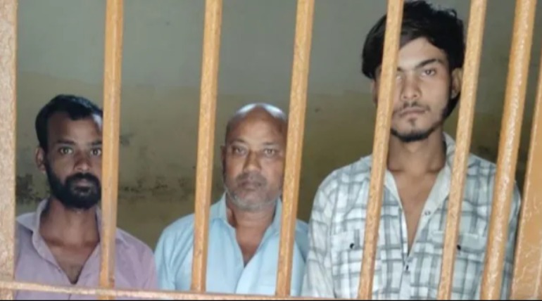 बाइक खड़ी करने को लेकर युवक की ब्लेड से गला रेतने की कोशिश, 3 आरोपी गिरफ्तार